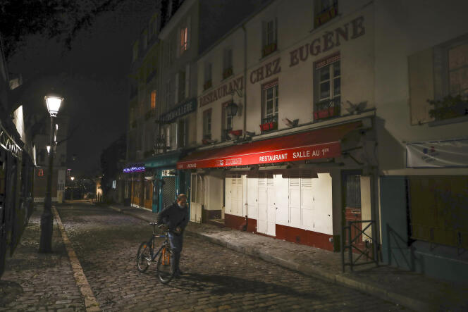 Un restaurant fermé dans le quartier Montmartre, à Paris, le 15 décembre 2020.