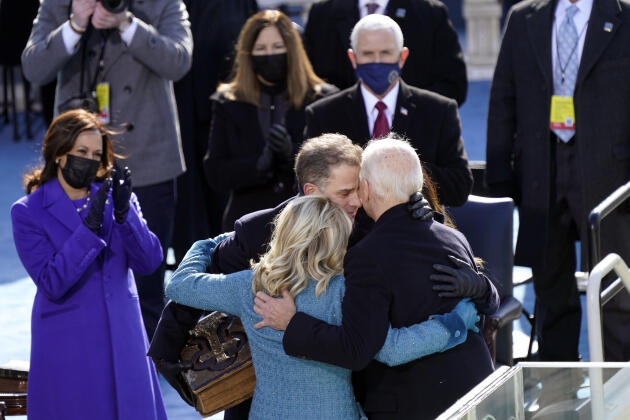 Joe Biden entouré de sa femme, Jill Biden, et ses enfants, Hunter et Ashley Biden, après sa prestation de serment.