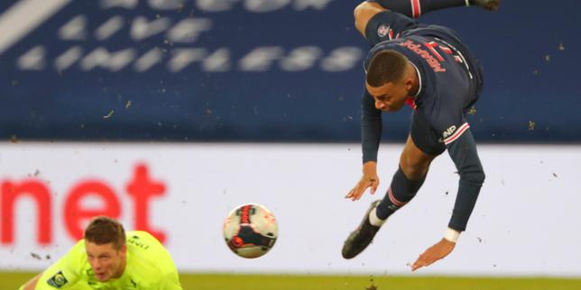 Ligue 1 : le PSG écrase un Montpellier réduit à 10 et prend seul la tête du classement