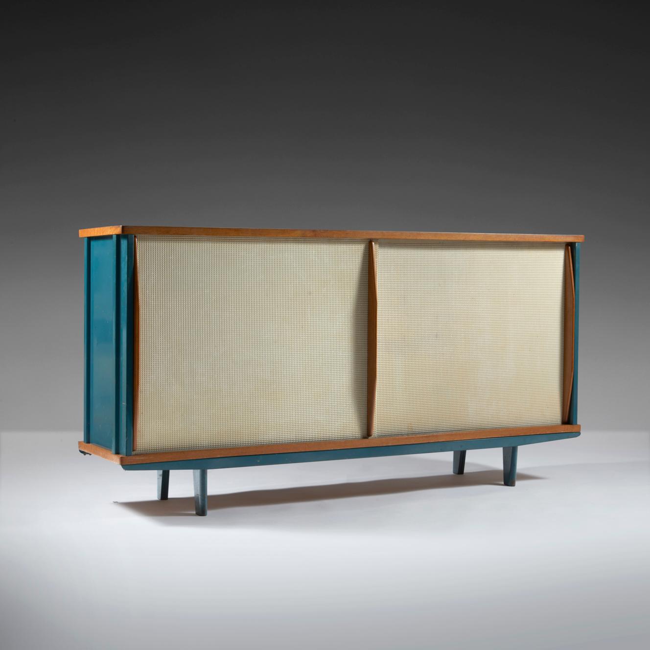 Bahut dit « Portes aluminium pointes de diamant », vendu 257 000 euros le 1er décembre 2020 chez Artcurial.