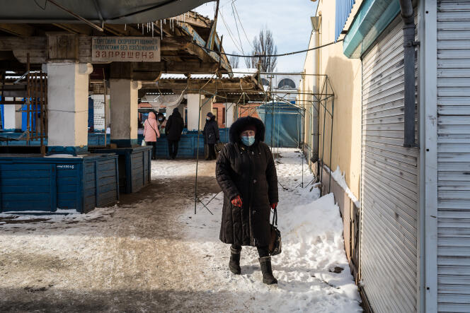 Le marché de Kryvyi Rih, en Ukraine, le 17 janvier. L’Ukraine a imposé un confinement national du 8 au 25 janvier.