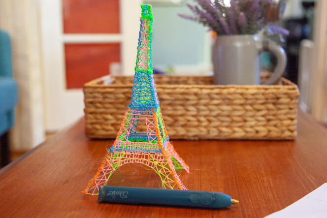 Durant nos essais, nous avons conçu une sculpture de Tour Eiffel avec différents modèles de stylos. Nous avons constaté que le Create+ de 3Doodler offre la meilleure expérience d’ensemble.