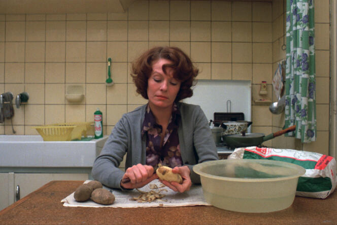 Delphine Seyrig dans le film « Jeanne Dielman, 23, quai du Commerce, 1080 Bruxelles » (1975), de Chantal Akerman.