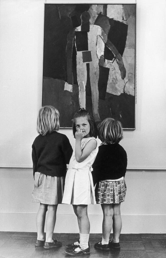 Au musée (années 1960).