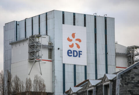A picture taken on January 10, 2020 shows a coal power-plant operated by French energy giant EDF (Electricite de France) in Le Havre, northwestern France. - The coal-fired power station of Le Havre is planned to close on April 1, 2021, as France wants to give up this very polluting source of energy, the Government and EDF announced on January 10, 2020. (Photo by LOU BENOIST / AFP)