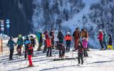 Winter enthusiasts gather for skiing on January 9, 2021, in St Anton, Austria. Austria OUT / AFP / APA / Johann GRODER
