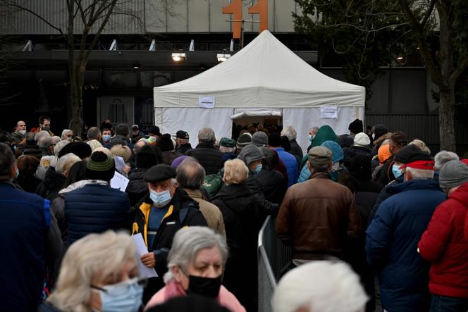 La Foire de Belgrade transformée en centre de vaccination, le 25 janvier 2021. La Serbie a lancé une campagne de vaccination de masse contre Covid-19 et est devenue le premier pays européen à utiliser le chinois - vaccin Sinopharm.