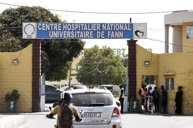 L’entrée du centre hospitalier national universitaire de Fann, à Dakar, en mars 2020.