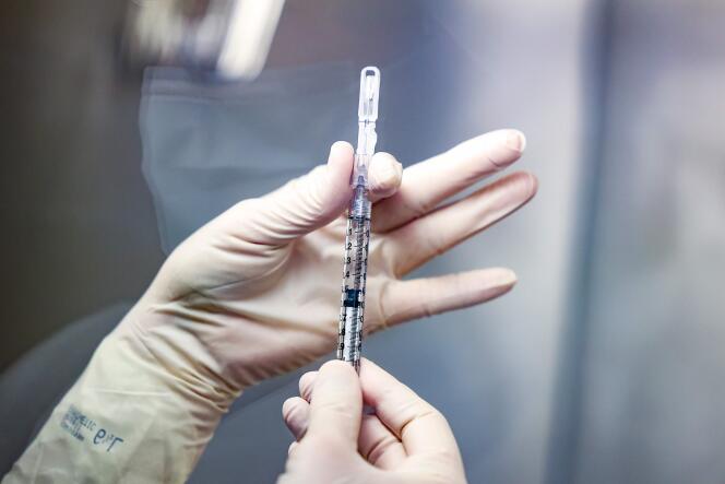 Une dose du vaccin Johnson & Johnson contre le Covid-19 lors d’un un essai clinique à Aurora, au Colorado, le 15 décembre 2020.