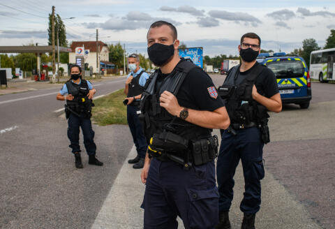 Des gendarmes de la brigade de Migennes durant un contrôle routier. Migennes. Yonne. Région Bourgogne-Franche-Comté.