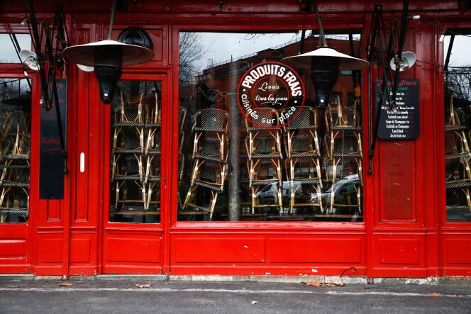 Un des nombreux restaurants parisiens fermés en raison des restrictions pour lutter contre la pandémie de Covid-19, le 5 janvier.