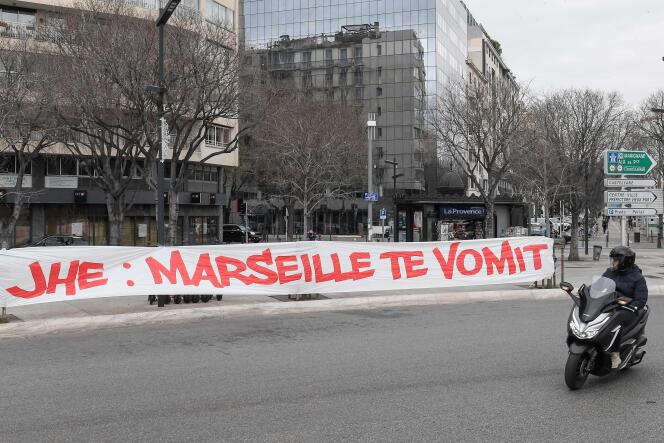 Samedi 30 janvier, des banderoles hostiles à Jacques-Henri Eyraud, le président de l’Olympique de Marseille, avaient été déployées dans la ville.