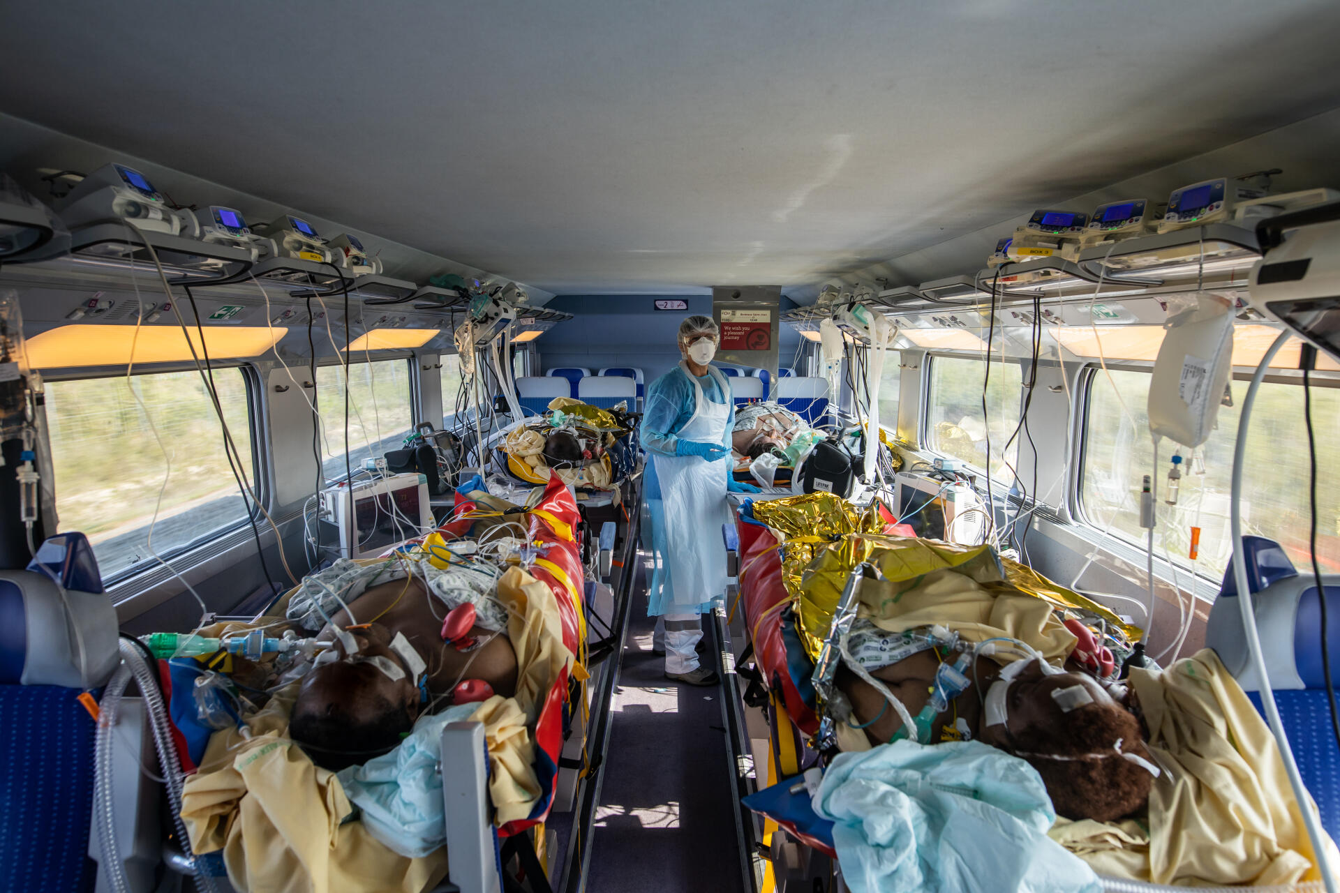10 avril 2020. A l’intérieur d’un train médicalisé de l’« opération Chardon », lorsque des malades du Covid-19 d’Ile-de-France ont été évacués en TGV vers des hôpitaux moins saturés, à Bordeaux et Poitiers.