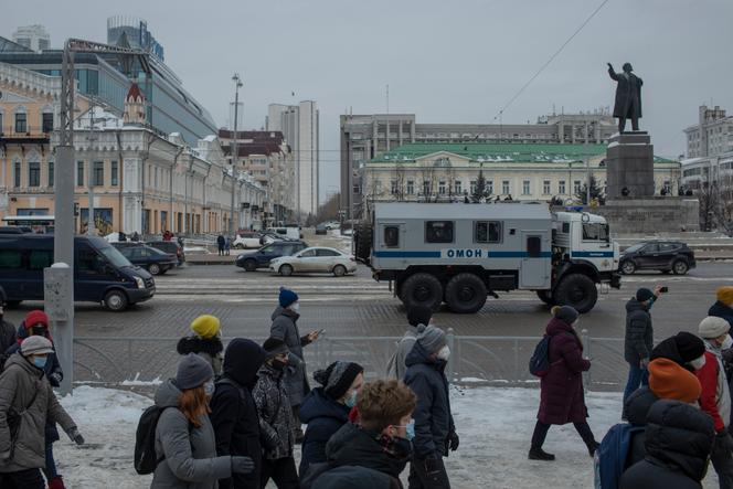 Des manifestants protestent contre l’incarcération d’Alexeï Navalny, dans le centre d’Iekaterinbourg (Russie), le 31 janvier.