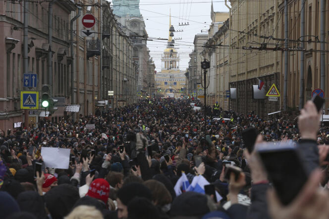 Des milliers de personnes ont manifesté dimanche 31 janvier à Saint-Pétersbourg, en Russie, pour demander la libération de l’opposant Alexeï Navalny.