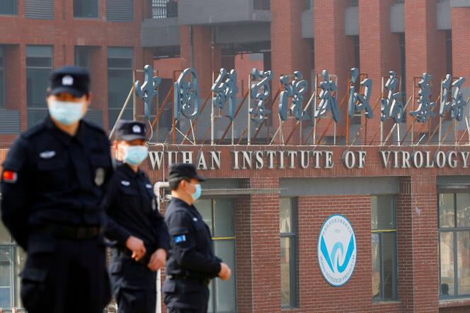 Devant l’Institut de virologie de Wuhan, le 3 février 2021, lors d’une visite de l’équipe mandatée par l’OMS pour enquêter sur les origines du SARS-CoV-2.