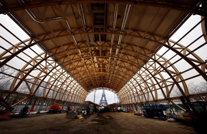 Site de construction du Grand Palais temporaire qui doit accueillir des expositions lors de la rénovation du Grand Palais à Paris, le 12 janvier.