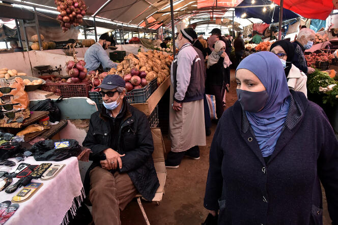 Au marché des fruits et légumes à Bab-El-Oued, dans le nord d’Alger, le 26 janvier 2021.