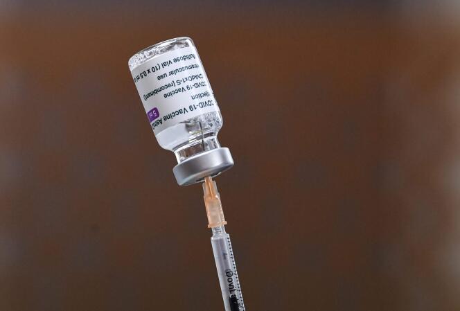 Une dose de vaccin AstraZeneca-Oxford, au Centre hospitalier André-Mignot, au Chesnay (Yvelines), le 7 février.