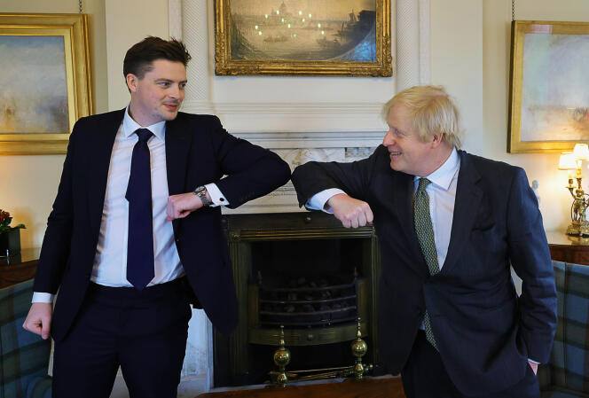 Le docteur Alex George avec le premier ministre britannique, Boris Johnson, au 10 Downing Street, à Londres, le 2 février.