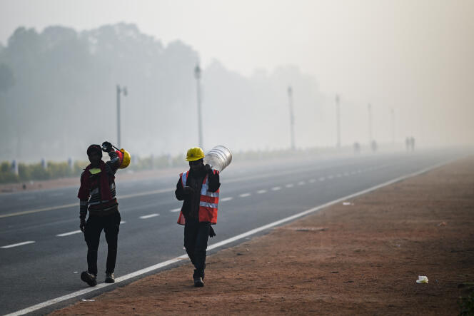 Des ouvriers à New Delhi, le 8 février.