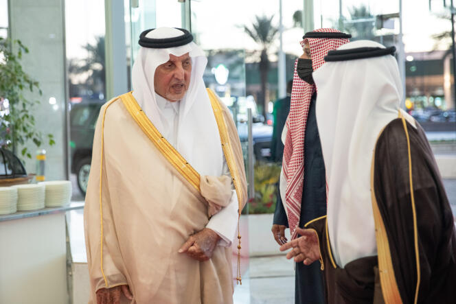 Le prince Khaled Al-Faiçal se rendant à la cérémonie d’annonce des lauréats de l’édition 2021 du prix du roi Faiçal, à Riyad, le 10 février.