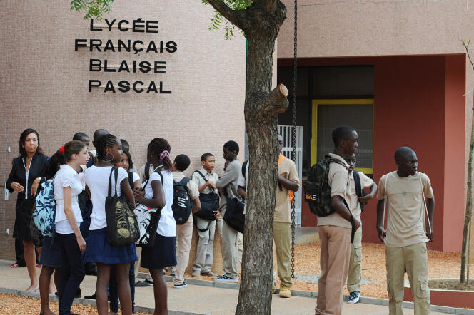 L’entrée du lycée français Blaise-Pascal à Abidjan, en septembre 2008.