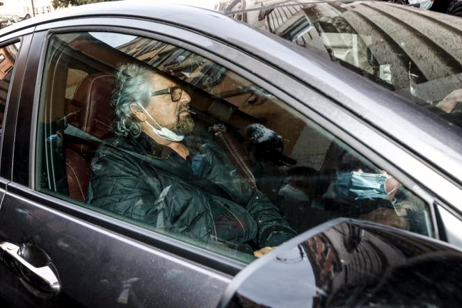 Le cofondateur du M5S, Beppe Grillo, arrivant à la Chambre des députés pour rencontrer Mario Draghi, à Rome, le 6 février.