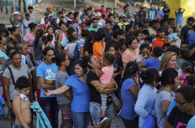 Des demandeurs d’asile attendent de l’aide alimentaire dans un camp près de la frontière américaine, à Matamoros, au Mexique, le 30 août 2019.