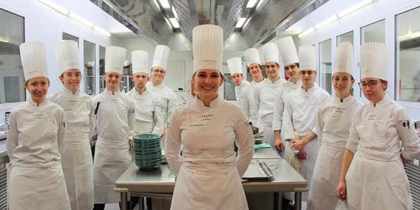 La vie en « standby » des futurs cuisiniers, serveurs ou manageurs