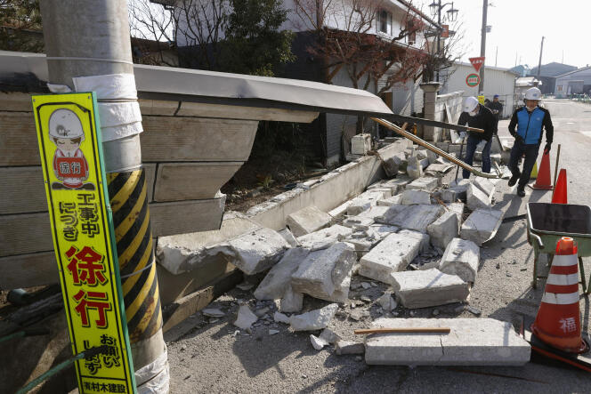 After the wall of a house on February 14 in the city of Kunimi, north of the city of Fukushima, in northeastern Japan, collapsed.
