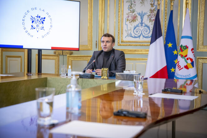 Emmanuel Macron lors d’une réunion avec les chefs d’Etat du G5 Sahel, en visioconférence depuis l’Elysée à Paris, le 15 février 2021