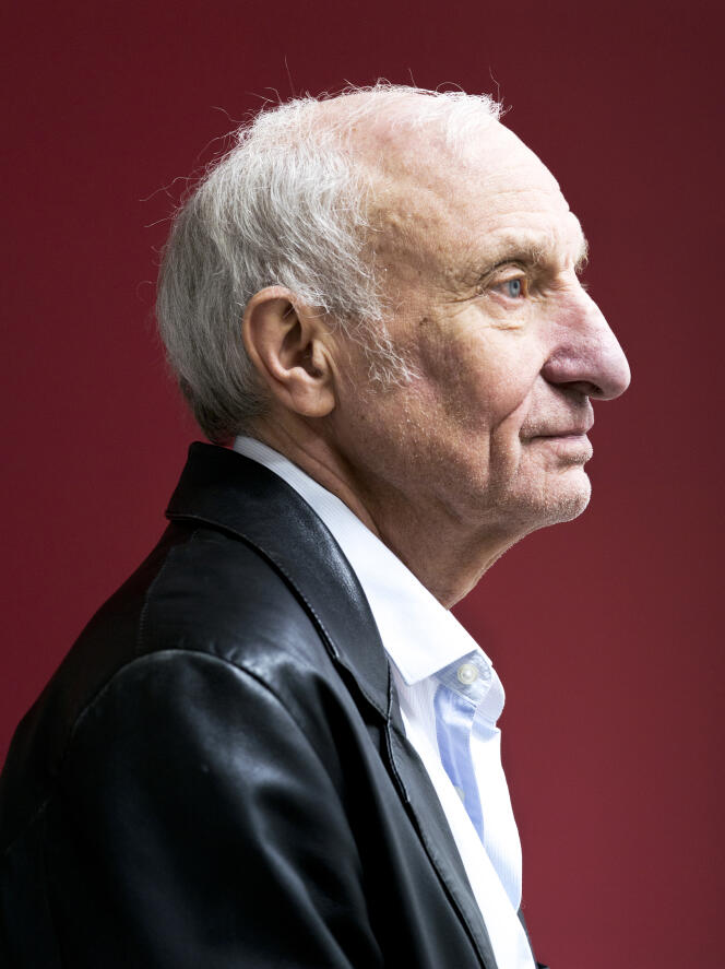 L’écrivain et journaliste Jean Hatzfeld, à Malakoff (Hauts-de-Seine), en février 2021.