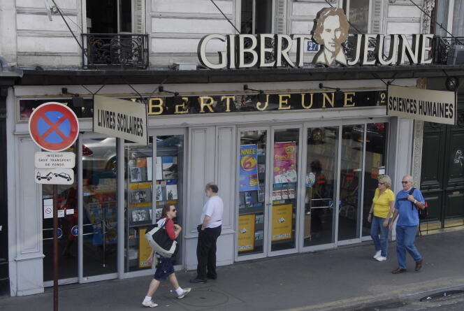 Librairie Gibert Jeune, quai Saint-Michel, à Paris.