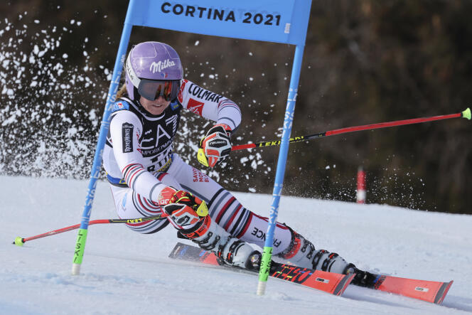 La Française (ici à Cortina d’Ampezzo le 16 février) devra se méfier de l’Italienne Marta Bassino lors du slalom géant, jeudi 18 février.