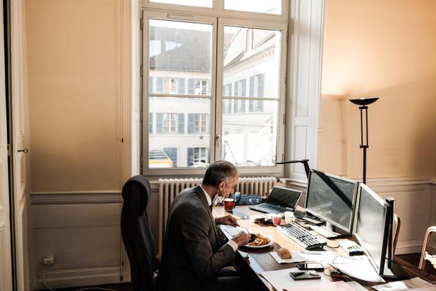 pas de vice procureur et des dossiers jusqu a 23 heures jours ordinaires au tribunal de sens