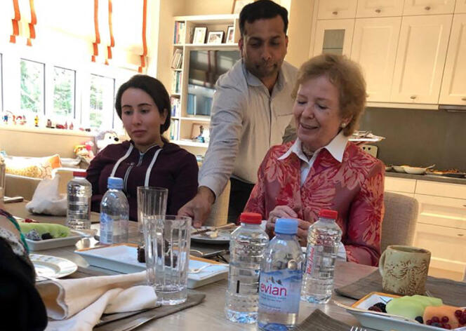 En décembre 2018, les Emirats arabes unis ont publié une série de photos de la cheikha Latifa (à gauche) à l’occasion d’une rencontre avec Mary Robinson, ancienne présidente irlandaise (à droite).