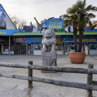 Le samedi 13 février 2021 à Saint-Aignan (Loir-et-Cher), l'entrée Sud (principale) du ZooParc de Beauval fermé et donc vide de monde pour cause de crise sanitaire.