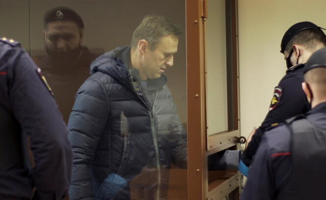 Alexeï Navalny se rend à une audience, à Moscou, le 16 février.