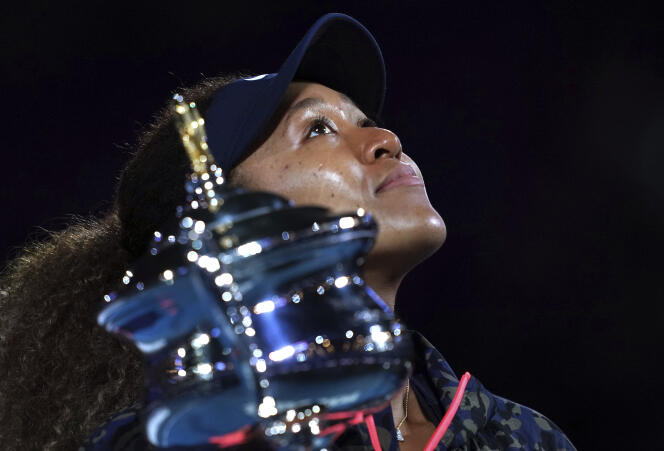 Naomi Osaka a logiquement remporté, samedi 20 février à Melbourne, la finale de l’Open d’Australie face à Jennifer Brady (6-4, 6-3).