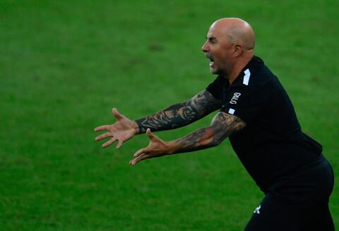 (FILES) In this file photo taken on August 09, 2020, Atletico Mineiro's coach, Argentine Jorge Sampaoli, reacts during the first round match of the Brazilian Football Championship against Flamengo at the Maracana stadium in Rio de Janeiro, Brazil,. Argentine coach Jorge Sampaoli said goodbye to Brazilian first division side Atletico Mineiro on February 22, 2021 in a letter released by his adviser. / AFP / Mauro PIMENTEL 