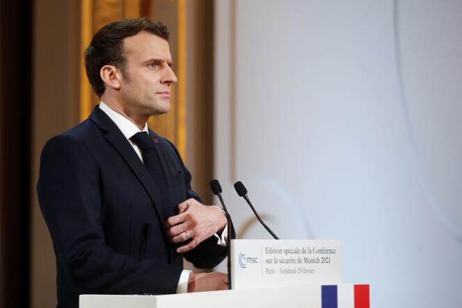 Emmanuel Macron lors d’une visioconférence en amont de la conférence sur la sécurité à Munich, depuis l’Elysée à Paris, le 19 février.