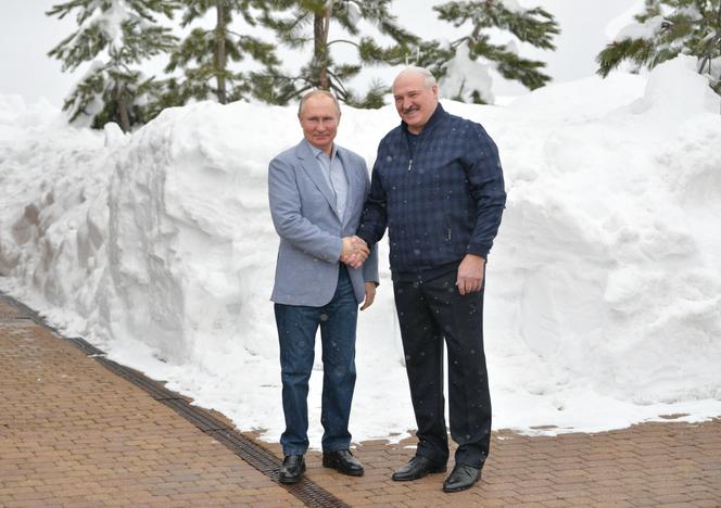 El presidente ruso y bielorruso Vladimir Putin y Alexander Lukashenko en Sochi el 22 de febrero de 2021.