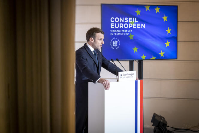Emmanuel Macron donne une conférence de presse en visioconférence après une première journée de Conseil européen, le 25 février.