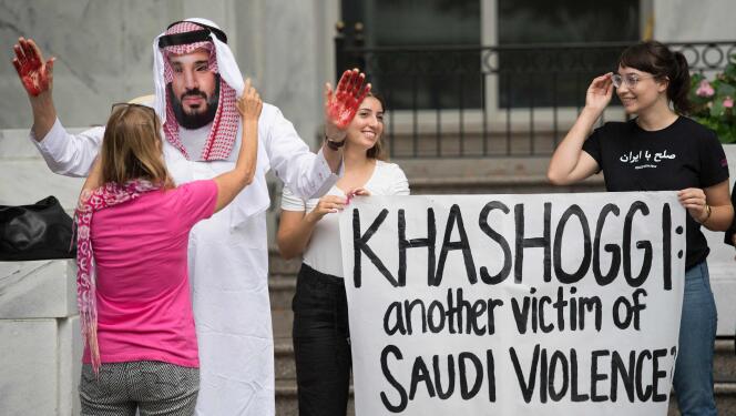 Des manifestants devant l’ambassade d’Arabie saoudite à Washington, le 10 octobre 2018.
