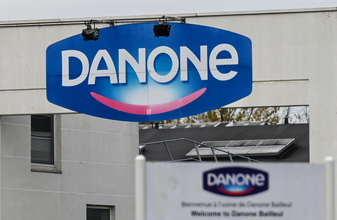 A l’entrée de l’usine Danone de Bailleul (Nord), le 23 novembre 2020.