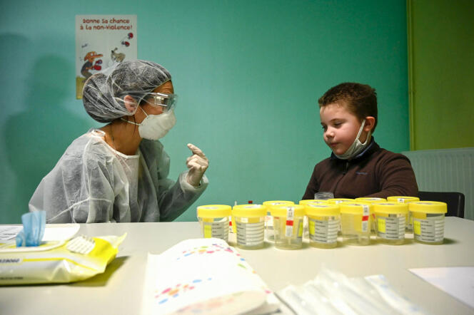 Des tests antigéniques dans une école de Lavoncourt, le 1er mars.