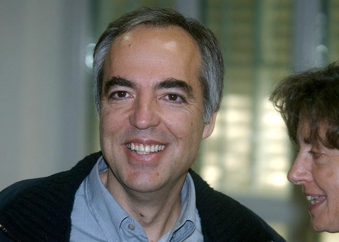 Dimitris Koufodinas, le 2 décembre 2005, lors du procès en appel des membres du groupe terroriste grec 17-Novembre devant un tribunal spécial dans une prison de haute sécurité d’Athènes.