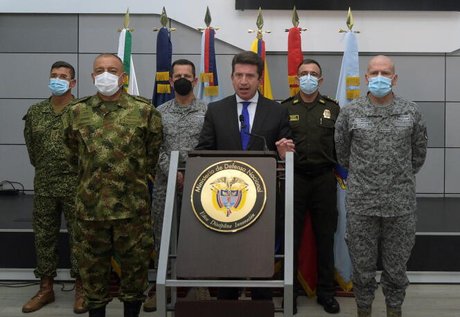 Le ministre de la défense de la Colombie, Diego Molano, en conférence de presse après le bombardement à Calamar, le 2 mars.