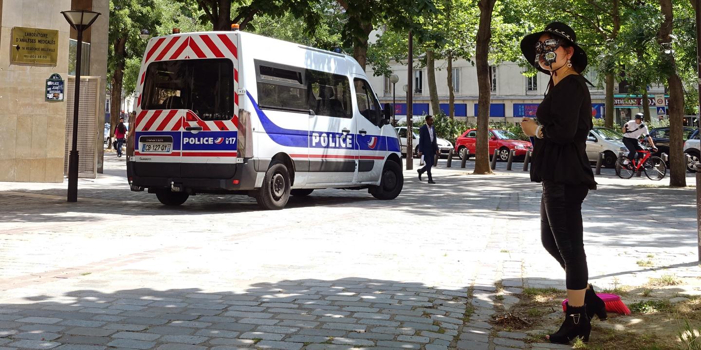  Sur Le Trottoir L Etat De Gw na lle Mainsant Policier Du Sexe 